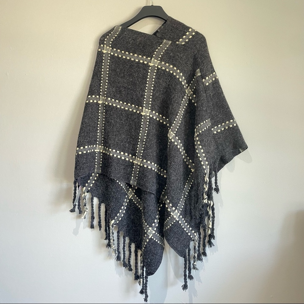 NWT Plaid Boho Fringed Winter Blanket Poncho - One Size